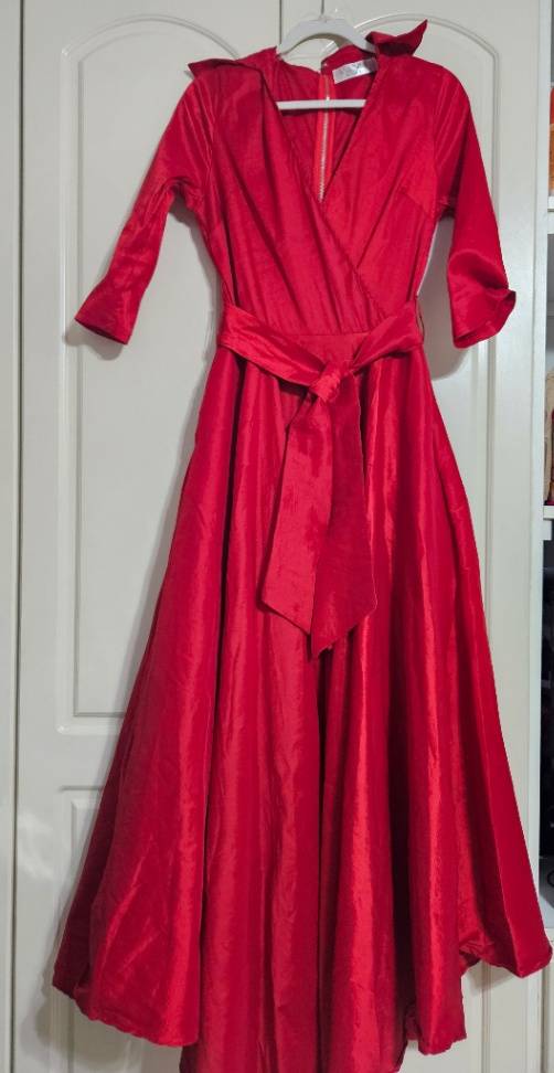 Vestido Rojo talla L escotado. Largo vestido para fiesta